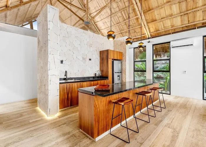 Lux Toh Villa, Rooftop Pool, Wifi, Transport *